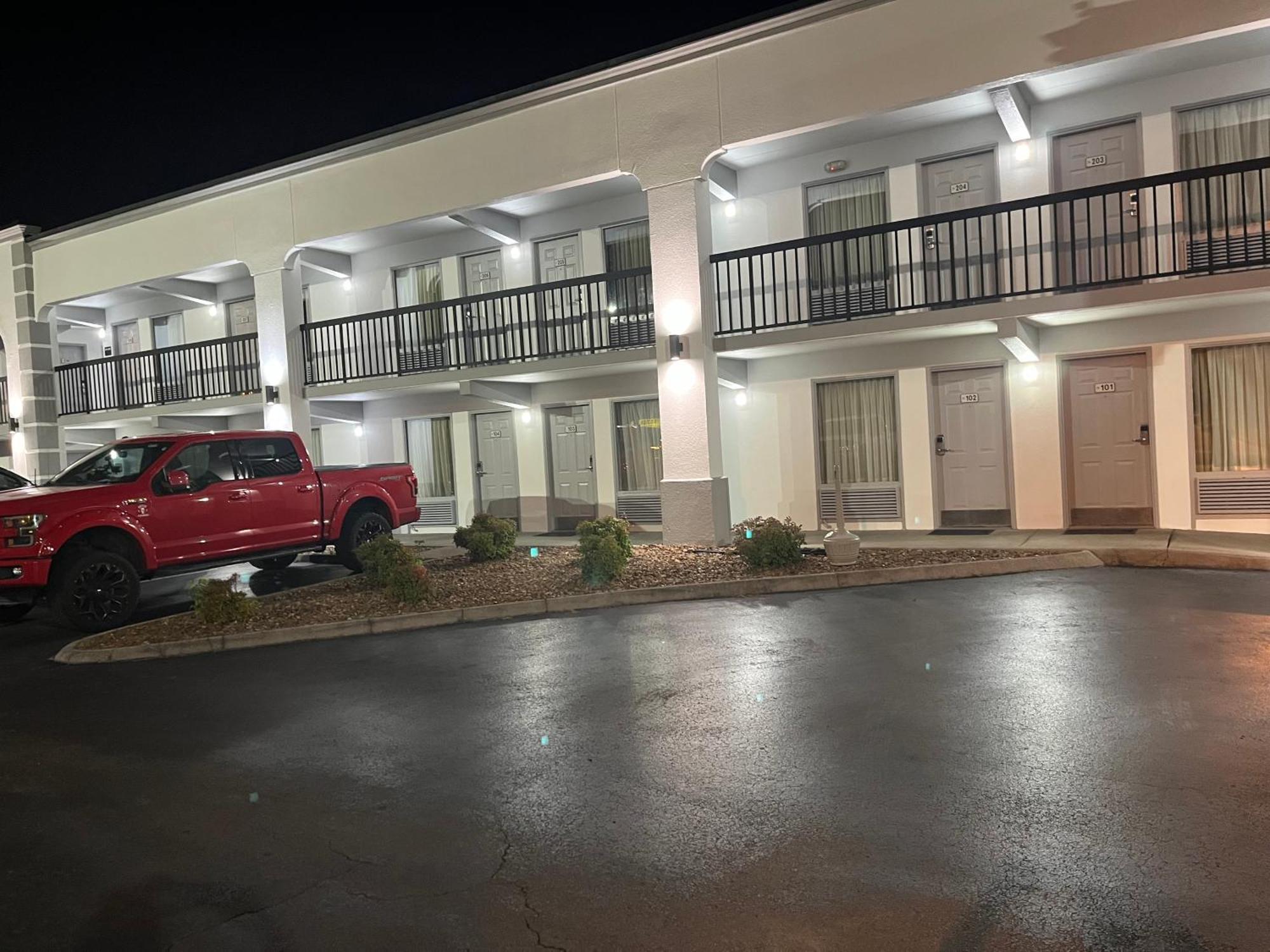 Super 8 By Wyndham Knoxville West/Farragut Exterior photo
